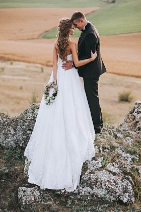 美丽的婚纱情侣图片