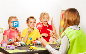 教一堂课的女指导员图片