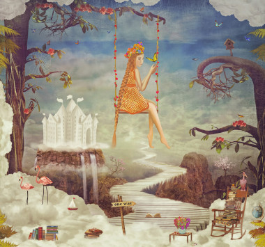 在天空中秋千上的漂亮女孩。神秘的城市兒童的夢(mèng)幻般的云