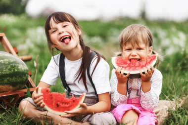 孩子们快乐的户外活动