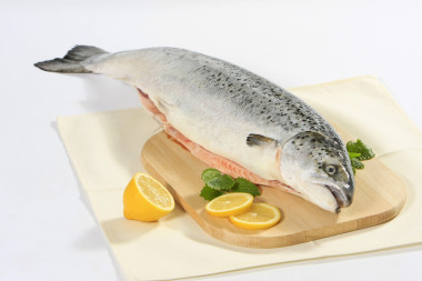 新鮮原料三文魚(yú)圖片