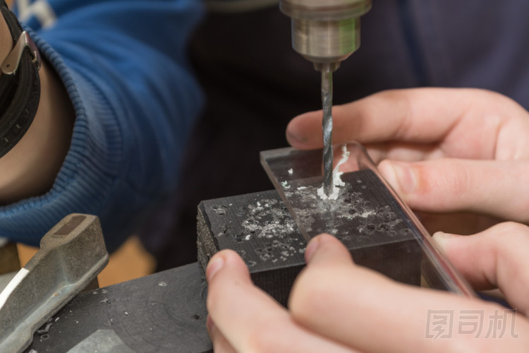 丙烯酸玻璃中的孔圖片