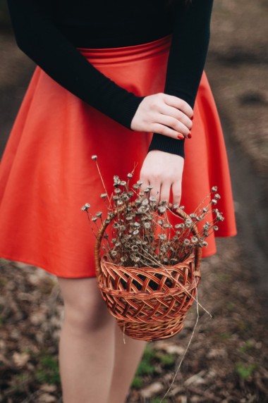 年輕漂亮的女孩，長直發(fā)，光在化妝