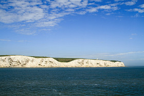 从海上多佛白崖的视图图片