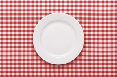 在桌上的空盘子 在桌上的空盘子