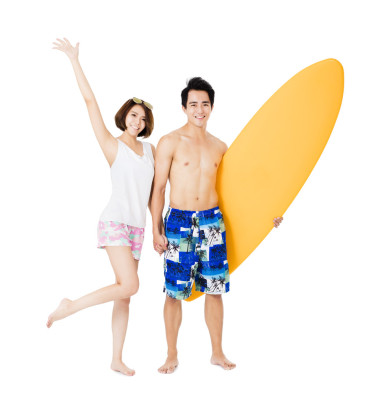 在放暑假开心快乐年轻夫妇图片