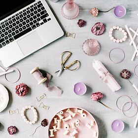 舒适的办公桌空间表