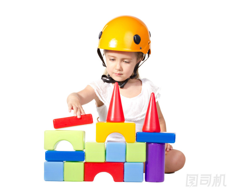 小女孩構(gòu)建基塊圖片