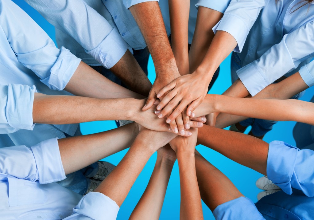 握手的许多商业人士图片 握手的许多商业人士图片