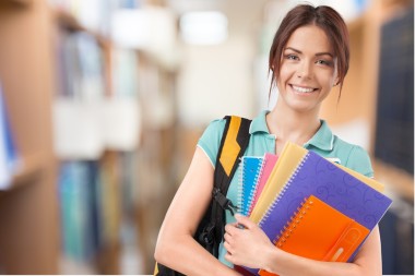 年轻的学生女孩