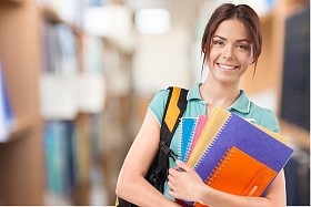 年轻的学生女孩