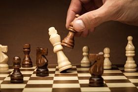 下棋的商人图片