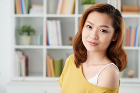 可爱的亚洲女人