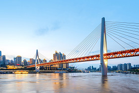中国重庆城市的灯光图片
