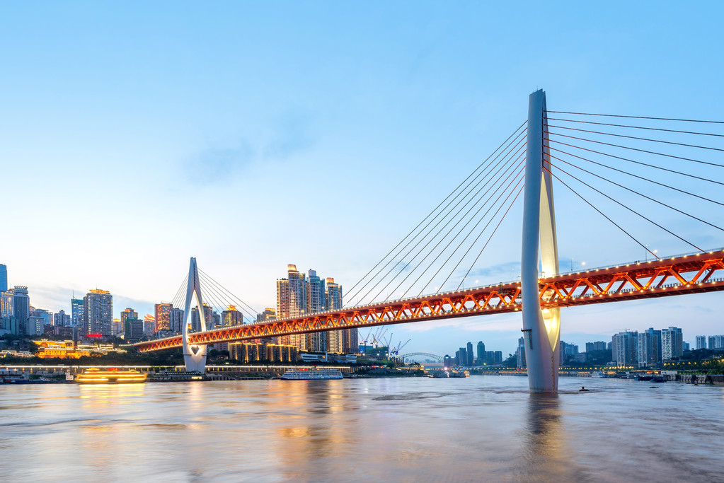 中国重庆城市的灯光图片