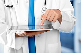 使用 tablet pc 的医生