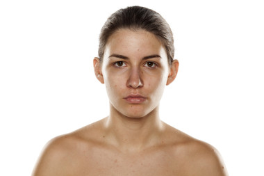 沒(méi)有化妝的女人