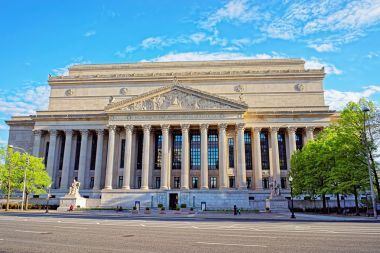 在华盛顿特区的国家档案馆观看