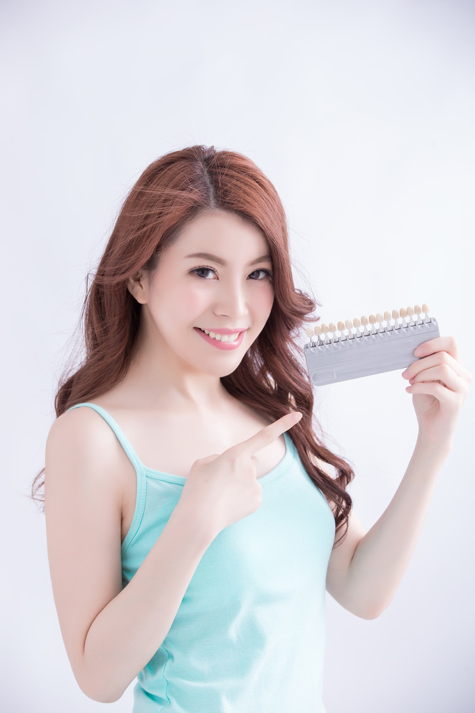 年轻女人的牙齿样本图片 年轻女人的牙齿样本图片