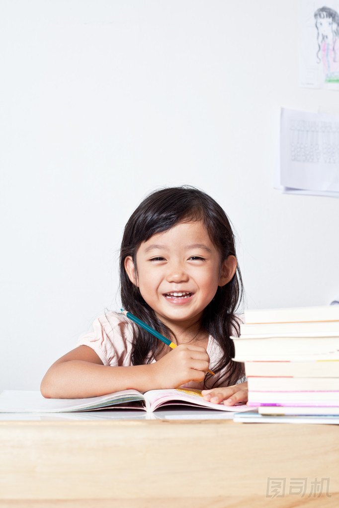 性格開朗的女孩圖片
