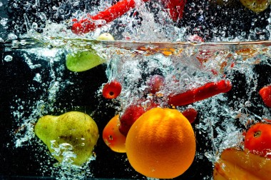 水果濺上水