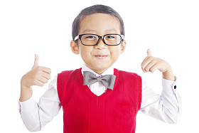 书呆子学生和大拇指照片