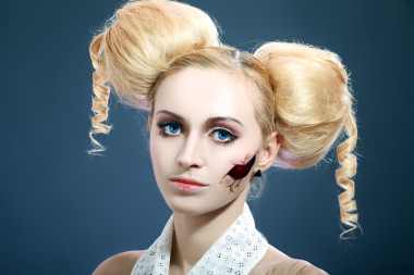 萬圣節(jié)破的洋娃娃照片