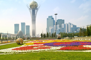 阿斯塔納。市政景