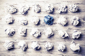 弄皱的纸球一套