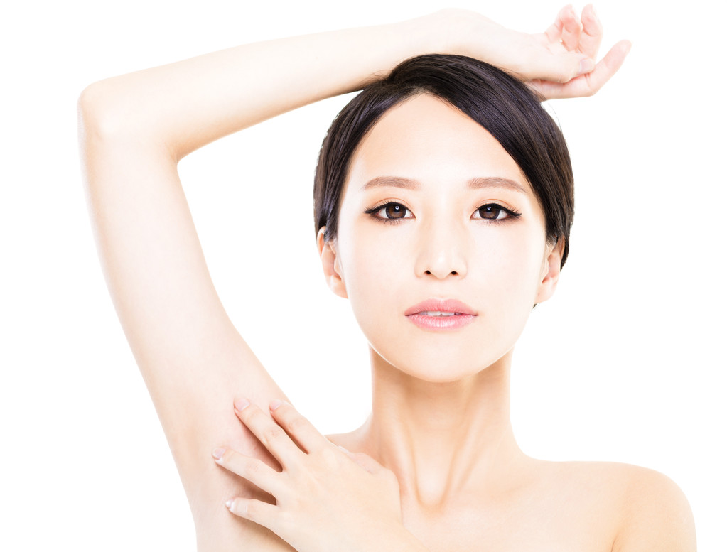  特写美丽少妇微笑面对图片