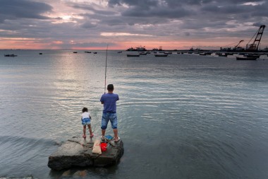 捕魚父親和女兒