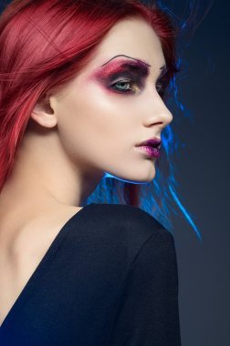 多彩的化妆的女人