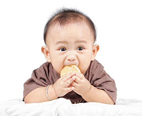 婴儿 吃
