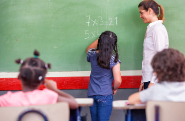 多民族小学课堂图片