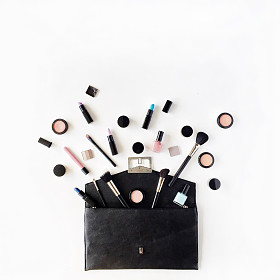 女性化妆品拼贴画图片