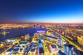 苏州城市的夜景照片