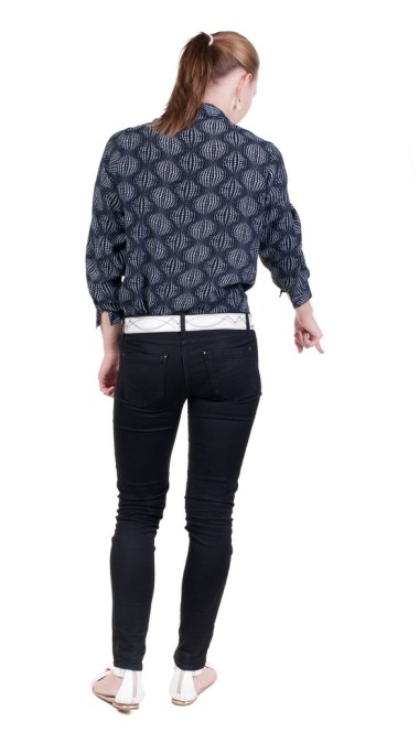 后視圖的指點的女人