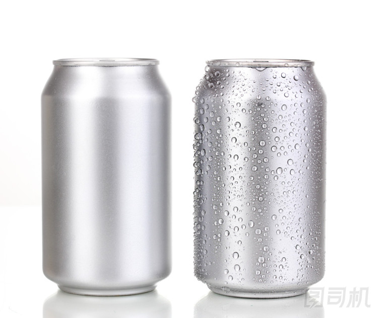 鋁罐隔離在白色圖片