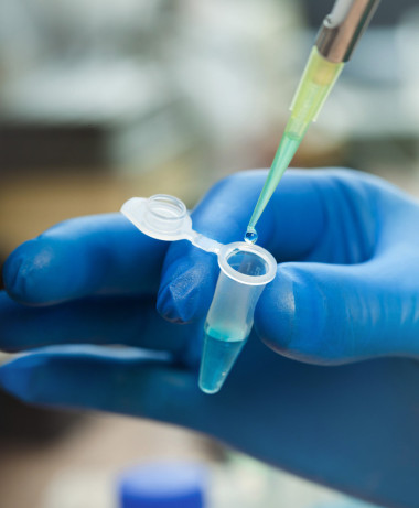 科学家灌装测试管