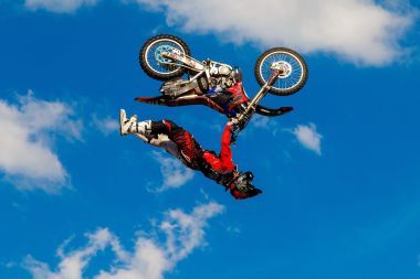 2016年8月6日。俄罗斯里赞。fmx 的一名专业骑手(