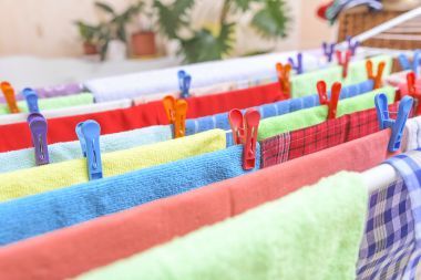 衣服在烘干機(jī)烘干