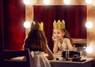 可愛的小女演員.圖片