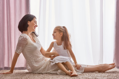 快乐充满爱的家庭图片