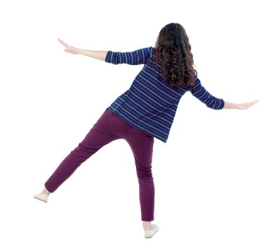 平衡年轻女子.图片