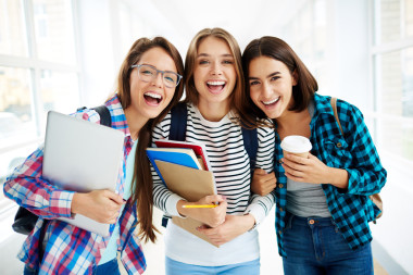 快乐的学生的肖像图片