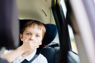 孩子患有暈車的車圖片