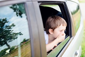 孩子患有晕车的车
