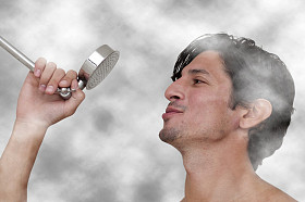 在洗澡唱歌图片