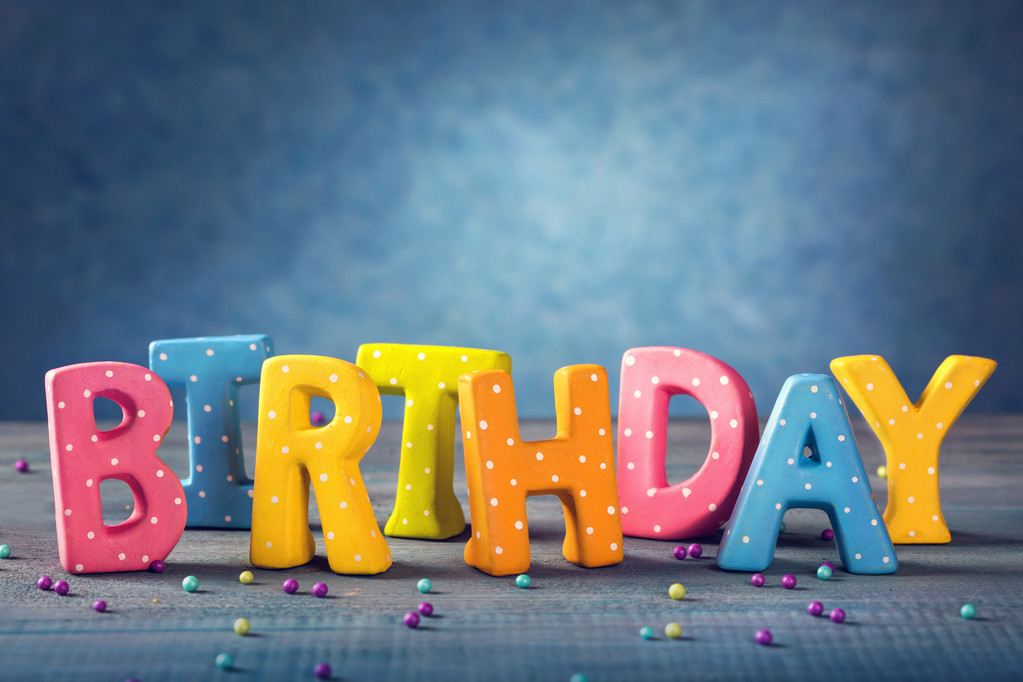 生日多彩字母