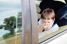 孩子患有晕车的车